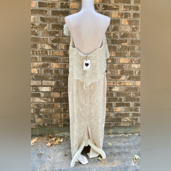 Mikael Aghal Dress Lace Rosette Metallic Maxi Formal Size 12 Occasion Luxury - Picture 5 of 5